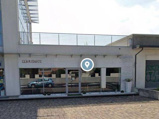 Locale Commerciale in vendita a Rosà, Veneto