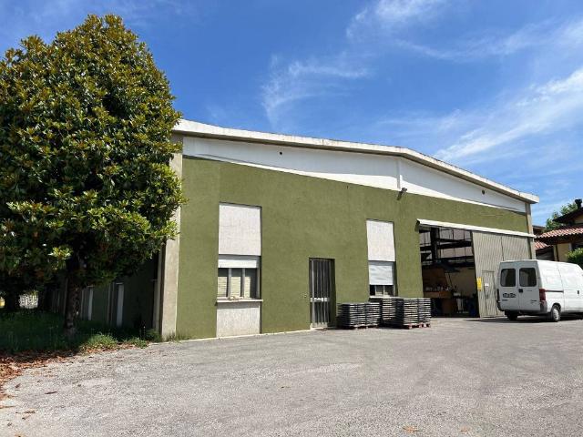 Locale Commerciale in vendita a Rosà, Veneto