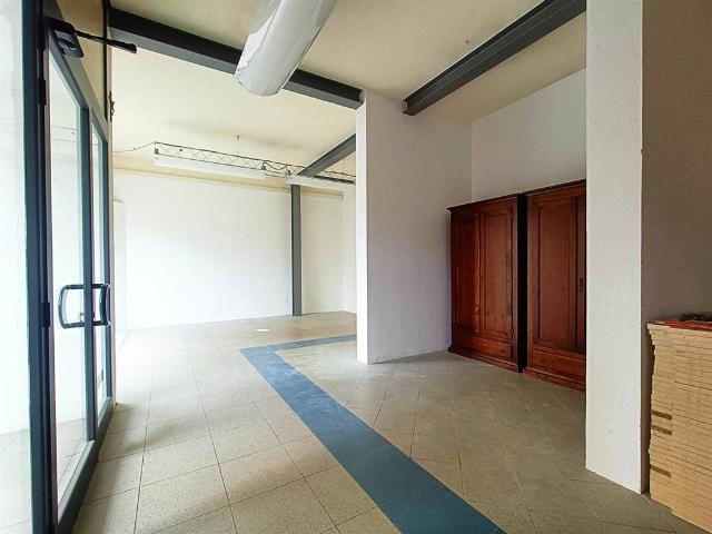 Locale Commerciale in vendita a Il Fondino, Rosignano Marittimo