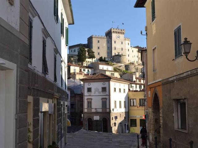 Locale Commerciale in vendita a Rosignano Marittimo, Livorno