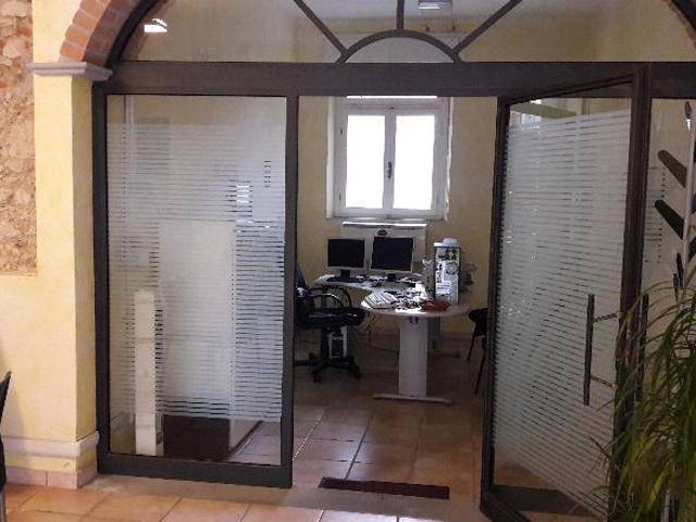 Locale Commerciale in vendita a Rosignano Marittimo, Livorno