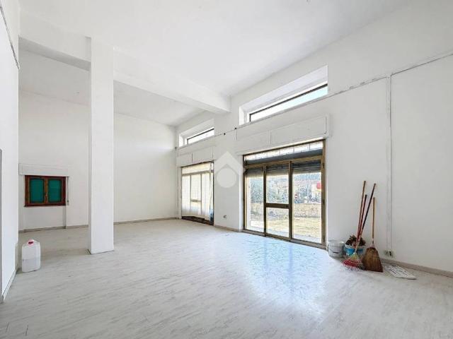 Locale Commerciale in vendita a Il Fondino, Rosignano Marittimo