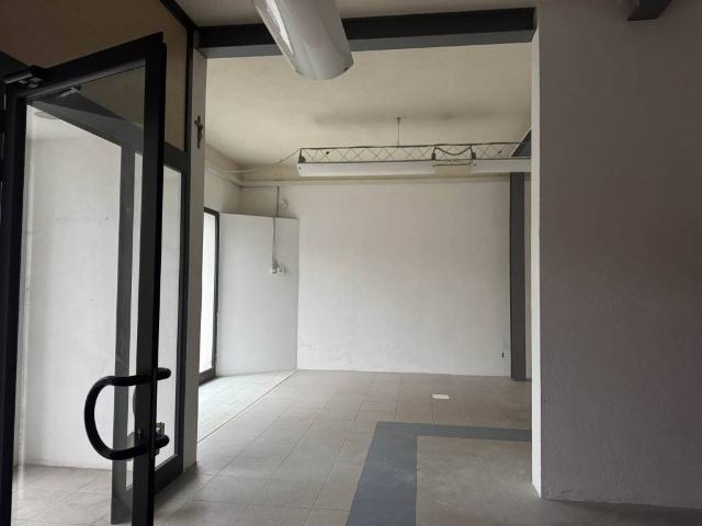 Locale Commerciale in vendita a Il Fondino, Rosignano Marittimo