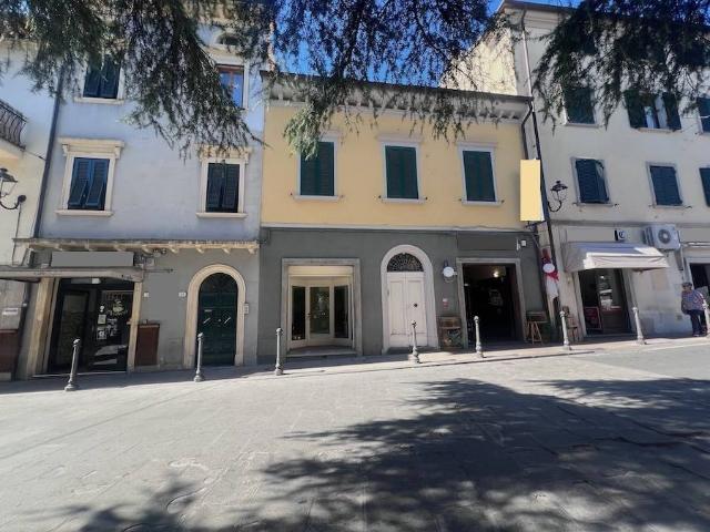 Locale Commerciale in vendita a Rosignano Marittimo, Livorno
