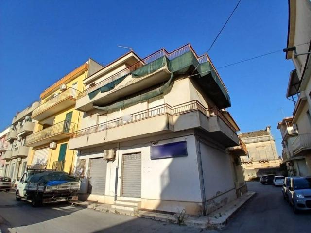 Locale Commerciale in vendita a Rosolini, Sicilia