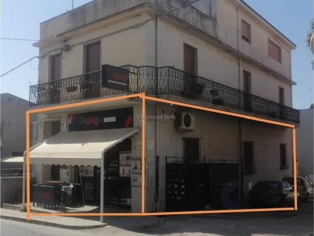 Locale Commerciale in vendita a Rosolini, Sicilia