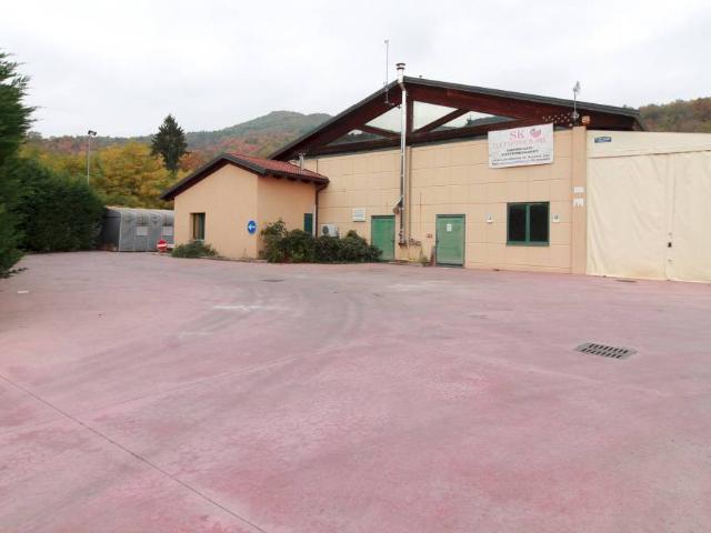 Locale Commerciale in vendita a Piemonte, Cuneo