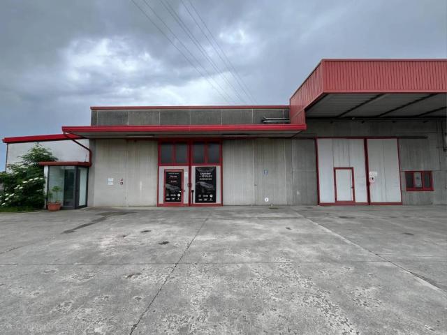 Locale Commerciale in vendita a Rossano Veneto, Veneto