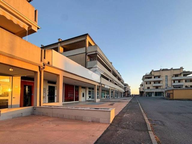 Locale Commerciale in vendita a Rottofreno, Reggio Emilia