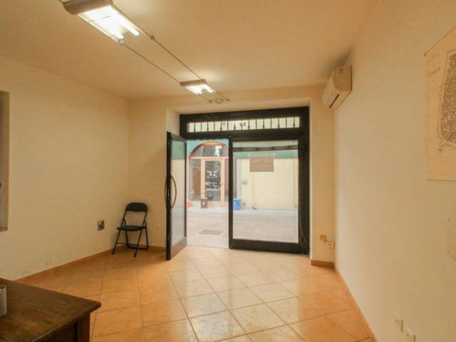 Locale Commerciale in vendita a Villaggio Famiglia, Rovato