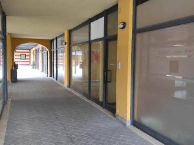 Locale Commerciale in vendita a Rovato, Brescia
