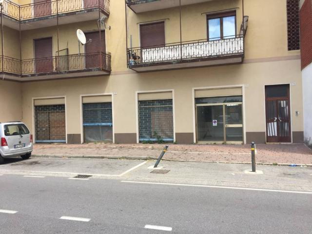 Locale Commerciale in vendita a Villaggio Famiglia, Rovato