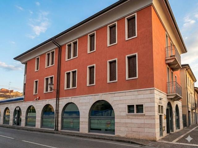 Locale Commerciale in vendita a Roverbella, Lombardia