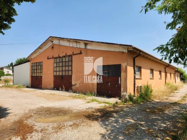 Locale Commerciale in vendita a Castelletto, Roverbella
