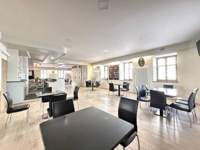 Locale Commerciale in vendita a Comunità Rotaliana-Königsberg, Roverè Della Luna