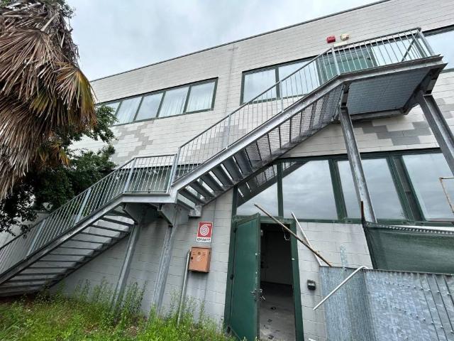 Locale Commerciale in vendita a Roveredo Di Guà, Veneto