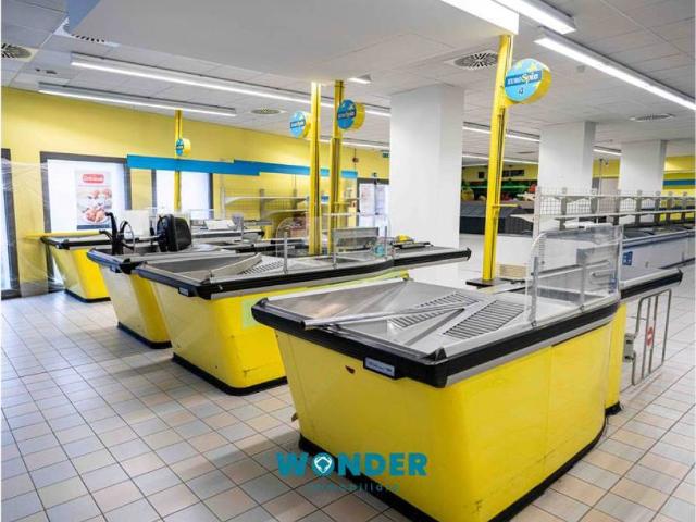 Locale Commerciale in vendita a Comunità della Vallagarina, Borgo Sacco