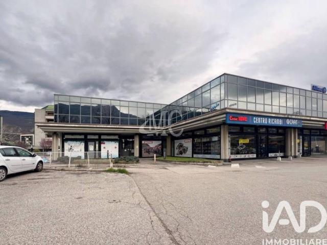 Locale Commerciale in vendita a Comunità della Vallagarina, Borgo Sacco