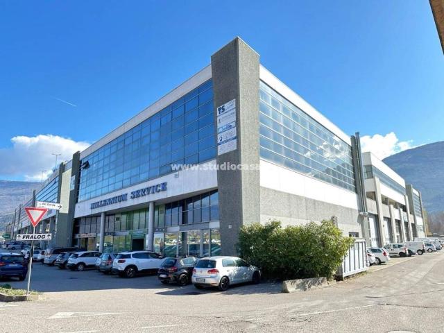 Locale Commerciale in vendita a Comunità della Vallagarina, Borgo Sacco