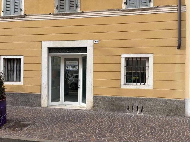 Locale Commerciale in vendita a Comunità della Vallagarina, Borgo Sacco