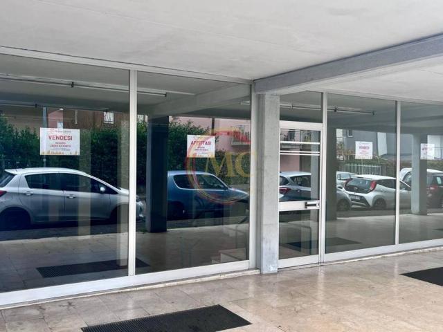 Locale Commerciale in vendita a Comunità della Vallagarina, Borgo Sacco