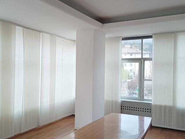 Locale Commerciale in vendita a Comunità della Vallagarina, Borgo Sacco