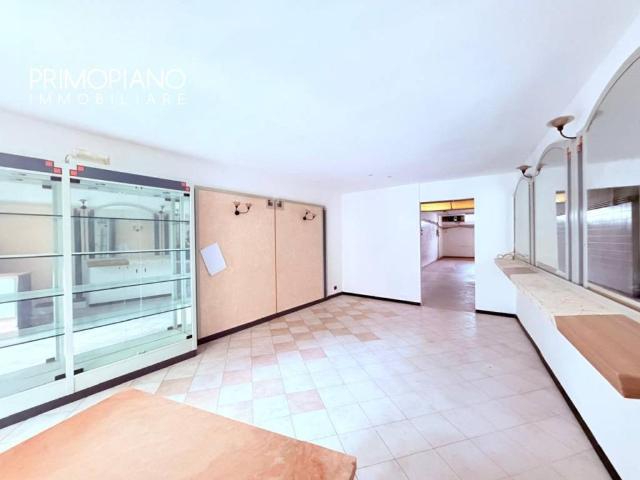 Locale Commerciale in vendita a Comunità della Vallagarina, Borgo Sacco