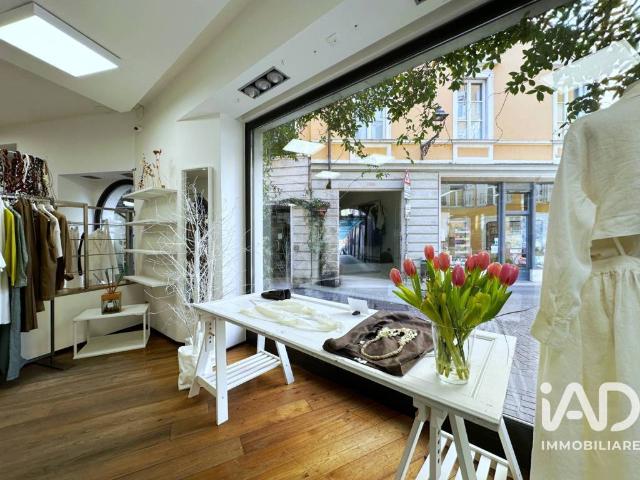 Locale Commerciale in vendita a Comunità della Vallagarina, Borgo Sacco