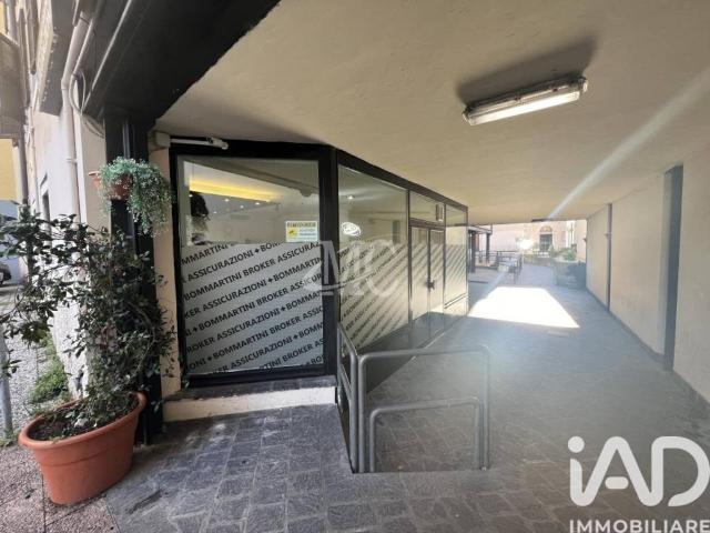Locale Commerciale in vendita a Comunità della Vallagarina, Borgo Sacco