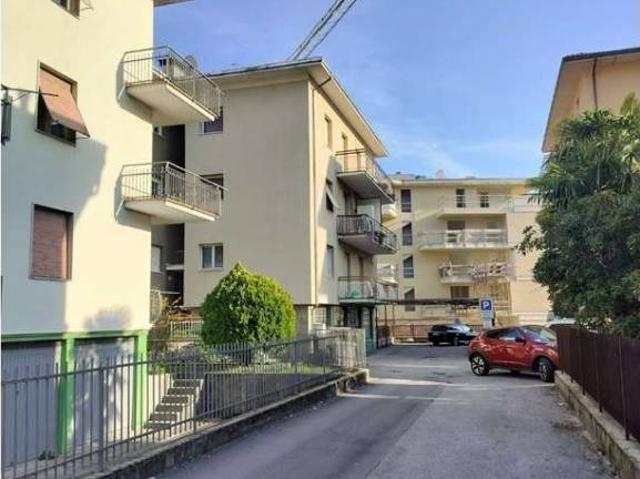Locale Commerciale in vendita a Comunità della Vallagarina, Borgo Sacco
