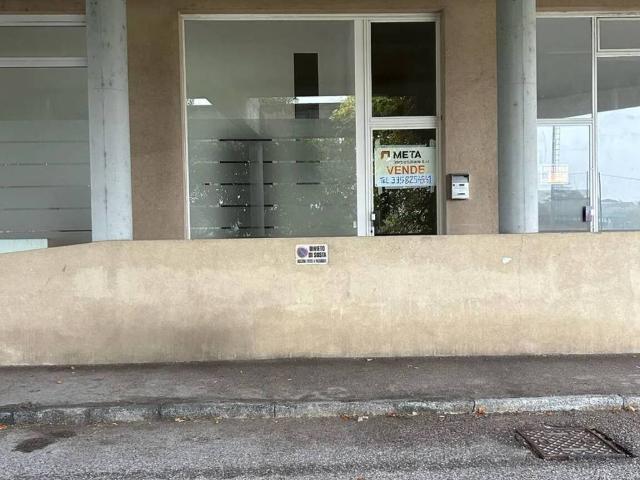 Locale Commerciale in vendita a Comunità della Vallagarina, Borgo Sacco