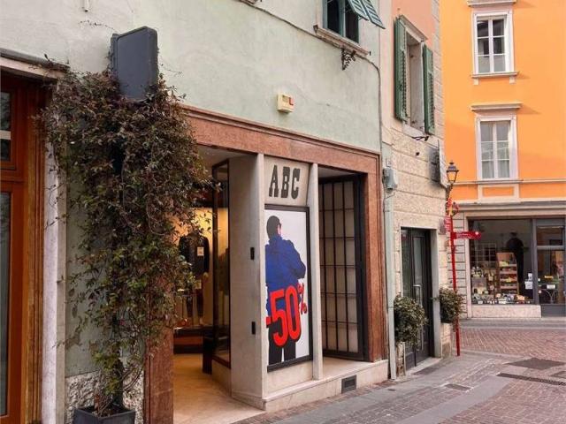Locale Commerciale in vendita a Comunità della Vallagarina, Borgo Sacco