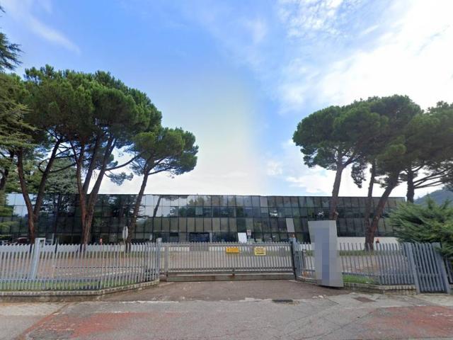 Locale Commerciale in vendita a Comunità della Vallagarina, Borgo Sacco