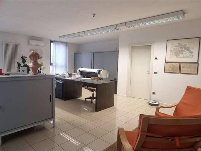 Locale Commerciale in vendita a Comunità della Vallagarina, Borgo Sacco