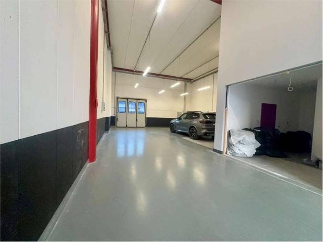 Locale Commerciale in vendita a Comunità della Vallagarina, Borgo Sacco