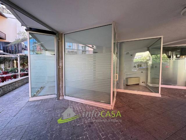 Locale Commerciale in vendita a Comunità della Vallagarina, Borgo Sacco