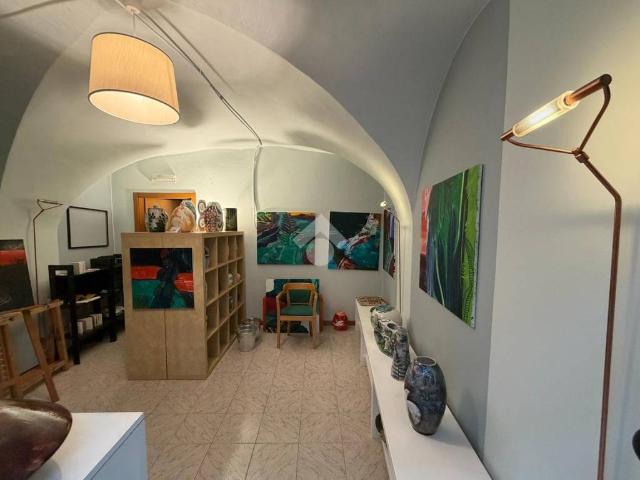 Locale Commerciale in vendita a Comunità della Vallagarina, Borgo Sacco