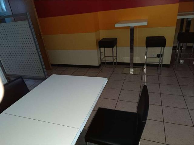 Locale Commerciale in vendita a Comunità della Vallagarina, Borgo Sacco
