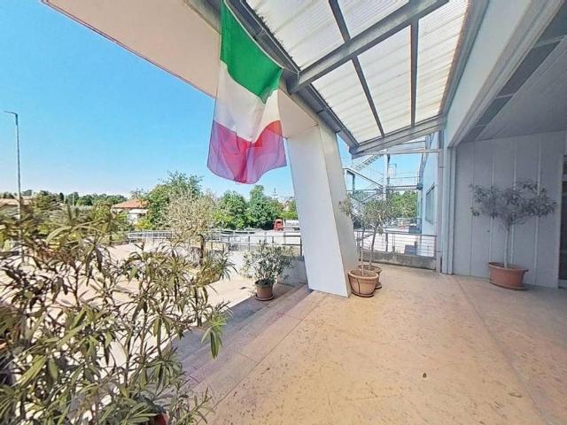 Locale Commerciale in vendita a Comunità della Vallagarina, Borgo Sacco
