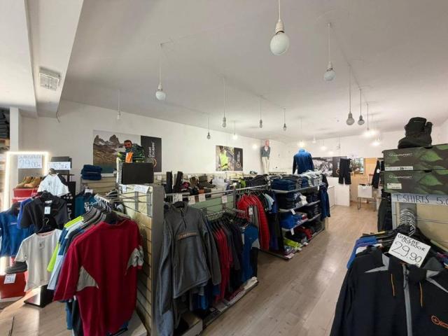 Locale Commerciale in vendita a Comunità della Vallagarina, Borgo Sacco