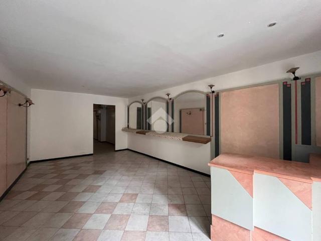 Locale Commerciale in vendita a Comunità della Vallagarina, Borgo Sacco