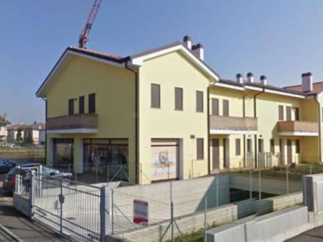 Locale Commerciale in vendita a Rovigo, Veneto