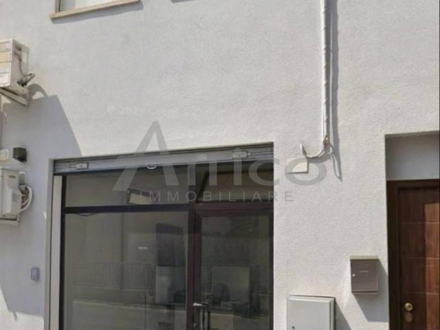 Locale Commerciale in vendita a Commenda Est, Rovigo