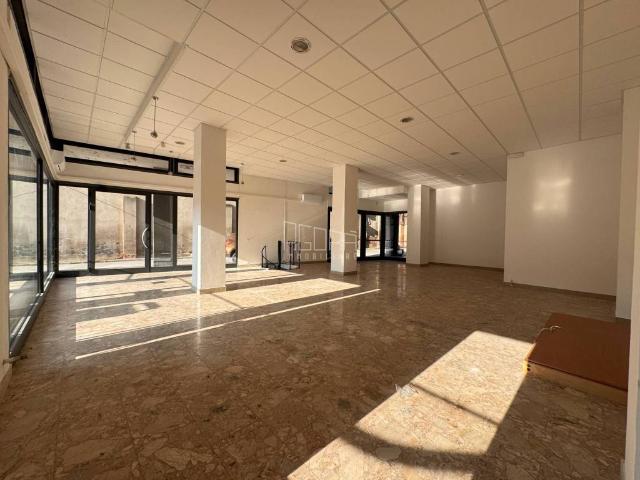 Locale Commerciale in vendita a Rovigo, Veneto
