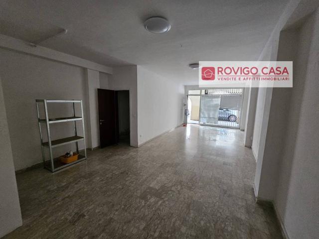 Locale Commerciale in vendita a Tassina, Rovigo