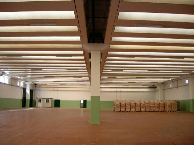 Locale Commerciale in vendita a Rovigo, Veneto