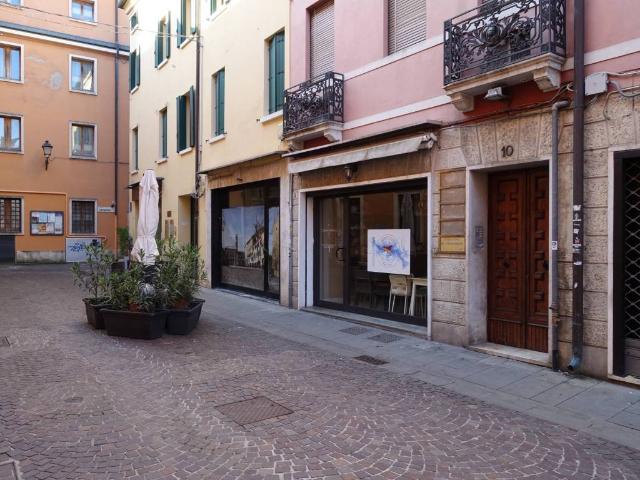 Locale Commerciale in vendita a Commenda, Rovigo