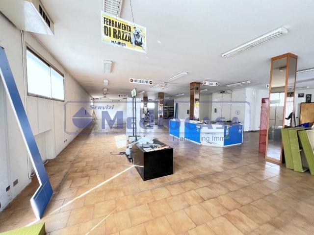 Locale Commerciale in vendita a Rovigo, Veneto