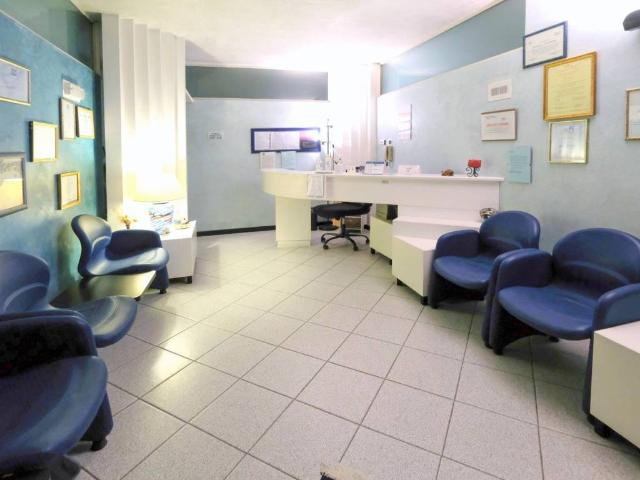 Locale Commerciale in vendita a Commenda Est, Rovigo
