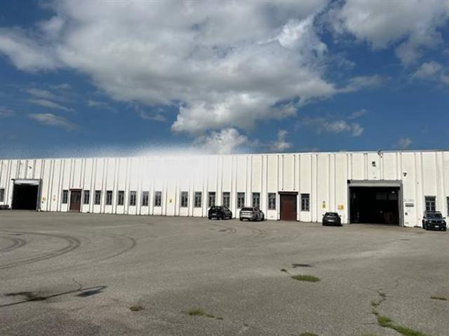 Locale Commerciale in vendita a Rozzano, Lombardia